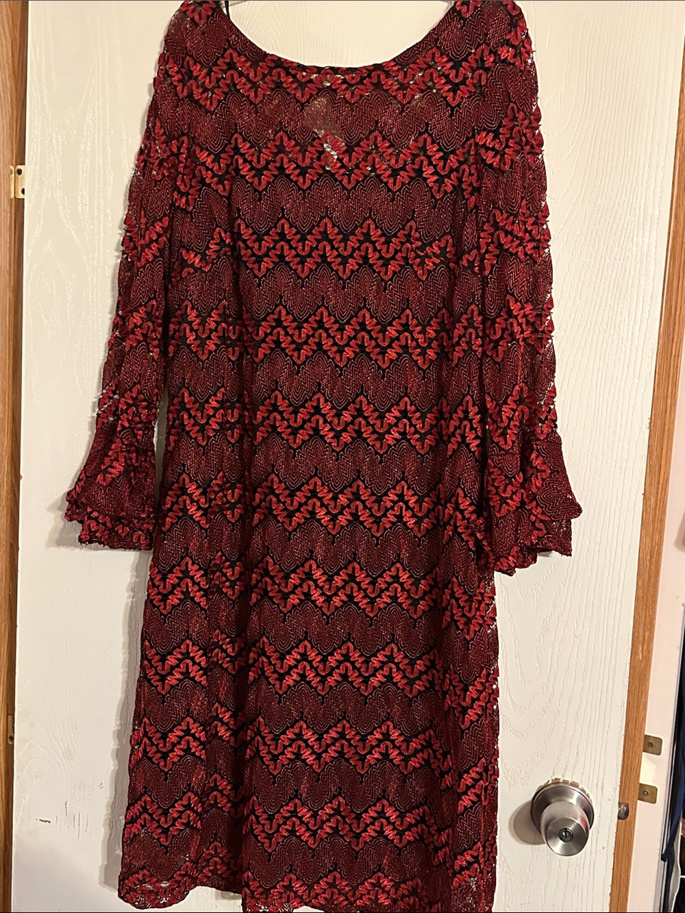 Red Patterned Women's Dress - Elegant Zigzag Lace Design